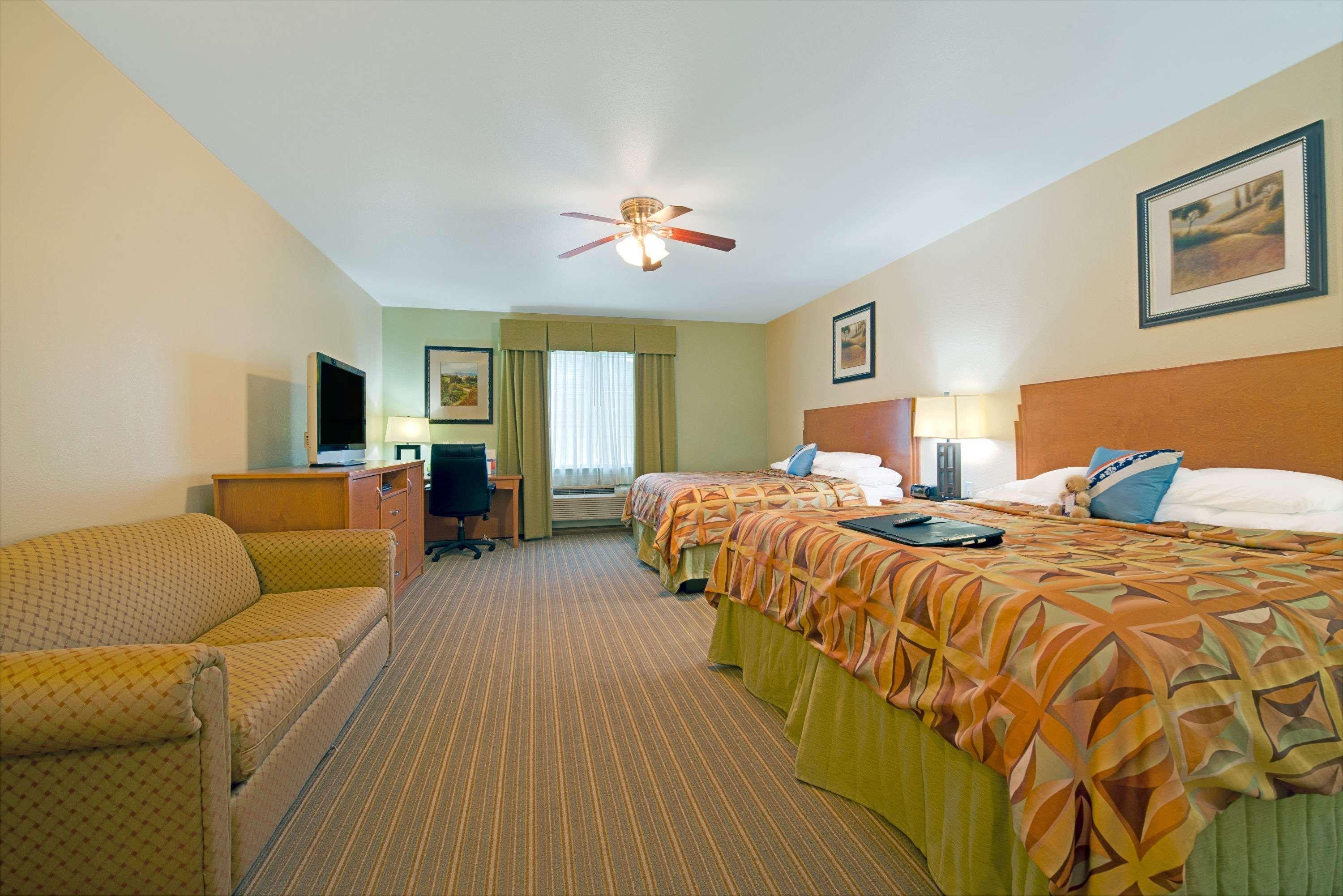 Super 8 By Wyndham Austin/Airport North Hotel Bagian luar foto
